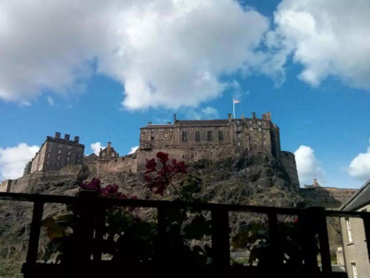 Joivy Stylish Castle View Apartment Edimburgo Exterior foto